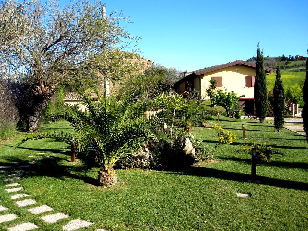 Agriturismo Tenuta Santa Maria Notaresco Exteriör bild